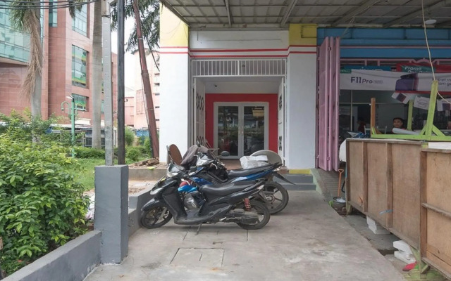 RedDoorz near ITC Mangga Dua