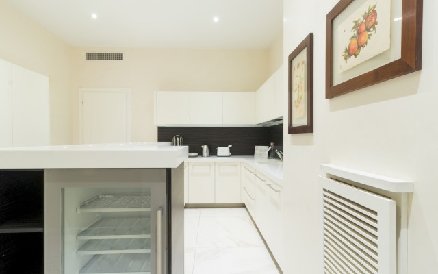 Italianway - Durini 23