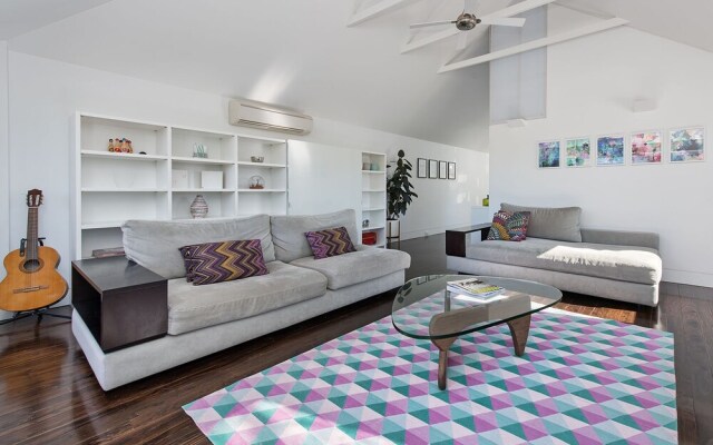 Stunning Family Home 5mins to CBD H332