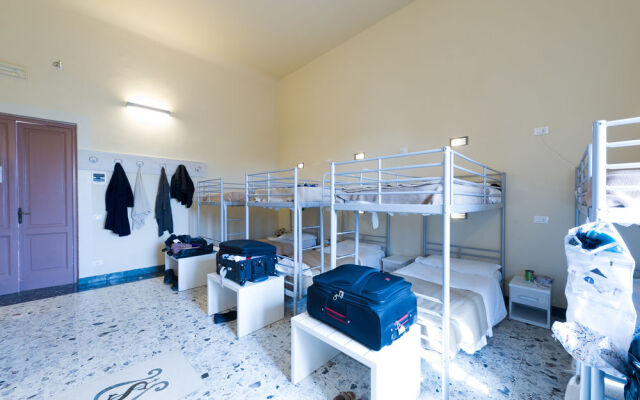 7 Santi Hostel