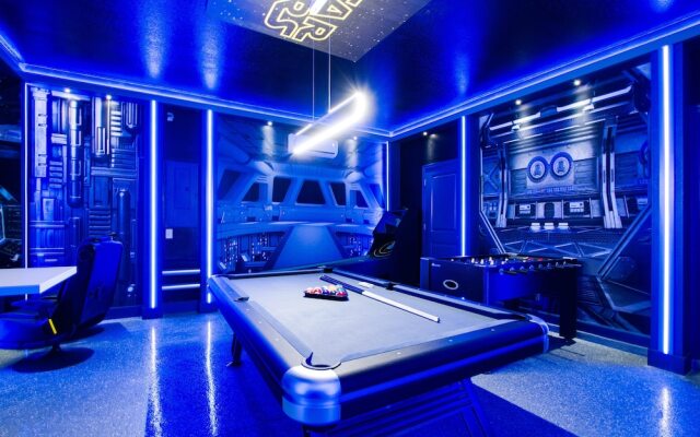 9 Bed 5 Ba Villa with Games, Pool & Spa