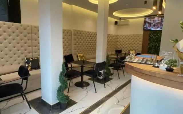 Martin Luxury Hotel