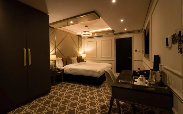 Seven Hotel