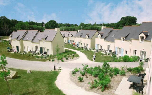 Semi-detached holiday home in beautiful historic Brittany