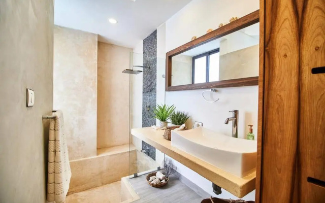 Neem 11 Stylish&Bright APT 2 Pools, AC, Gym & 50MB WIFI