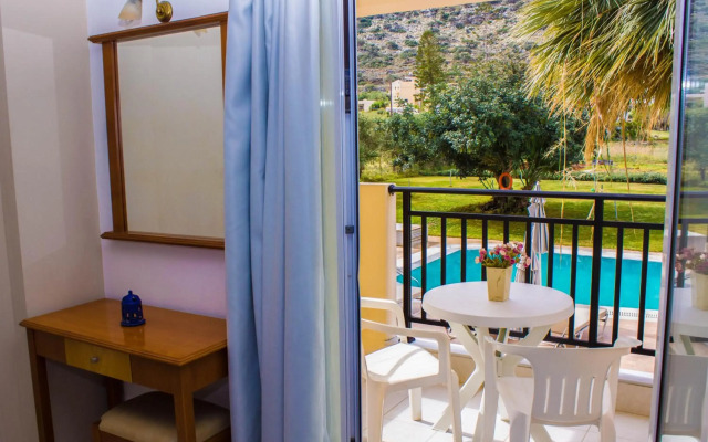 Sunshine Studios & Apartments