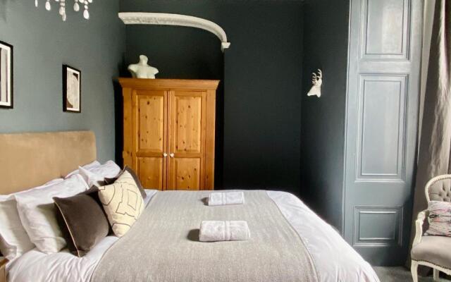 The Georgian Manor Apartment - Central Frome