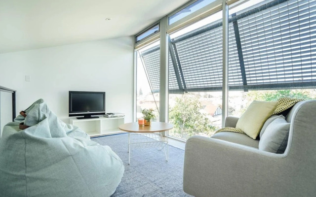 Santorini on Seaview-beachside Living - Sauna - Wifi