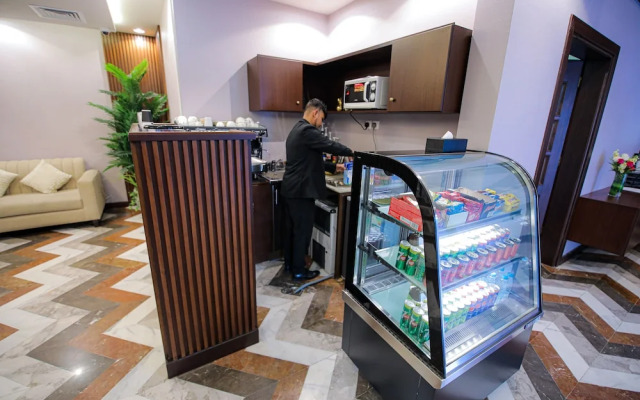 Laten Suites Al Salim Plaza