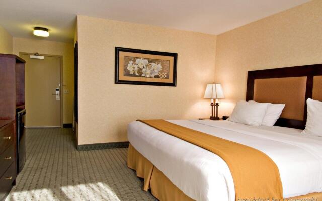 Holiday Inn Express Vancouver-Metrotown (Burnaby), an IHG Hotel