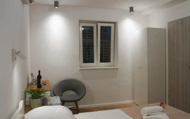 Guest house with garden - choose 3 bedroom house, apartment, rooms