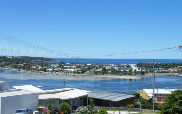 Pacific Heights Holiday Apartments and Munn’s Tower House