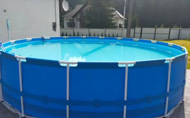 U Anastasii i Sofii bilya richki