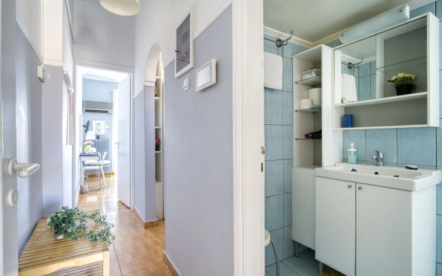 Snug apartment in Αθήνα with veranda