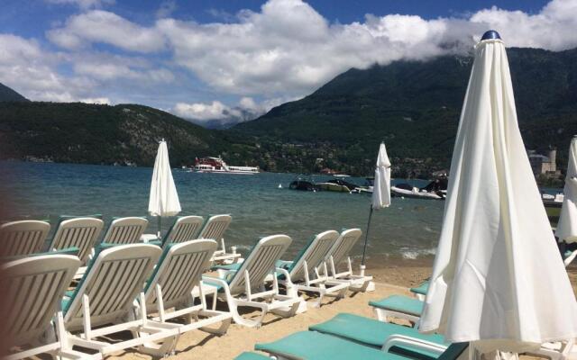 la baie des voiles ,vue lac d'Annecy ,plage privée