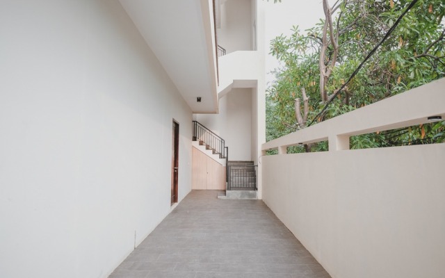 RedDoorz near Taman Palem