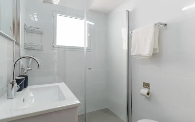 Botiuqe apartment . 100 meters from the beach