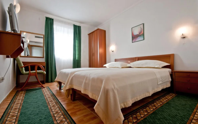 Barba Petra Dvori Apartments