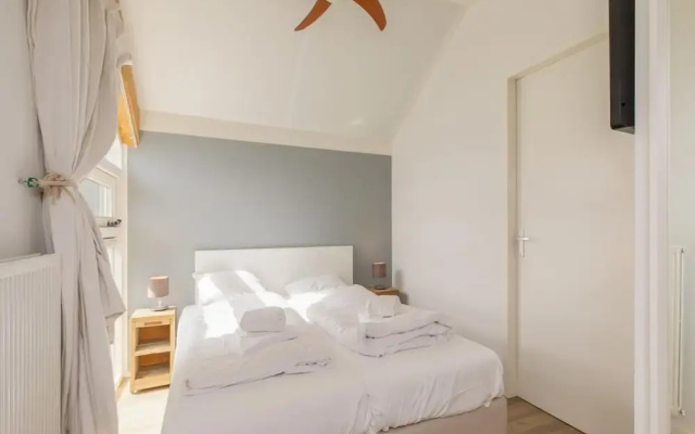 Enjoy Luxury and Comfort in Holiday Villa Kavel 10