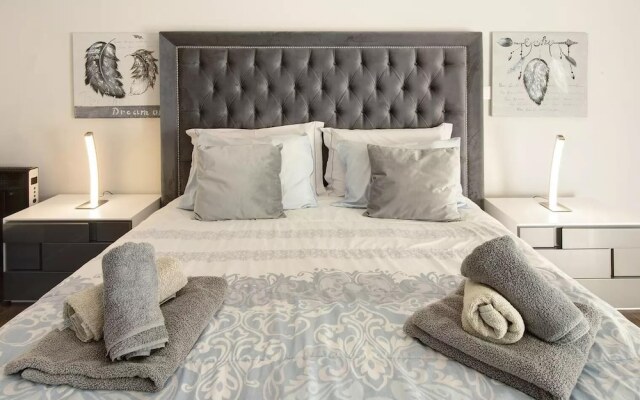 1 Bed Apartment Sleeps 4 With Pool