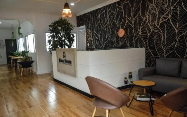 Three House Hostel Boutique