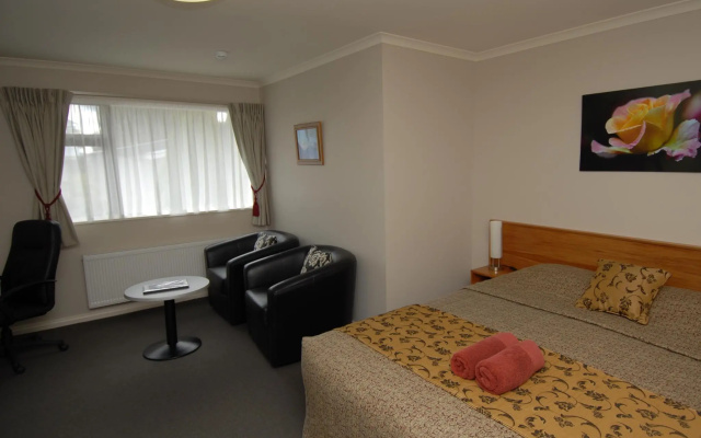 High Peaks Hotel – Guest Rooms – Fox Glacier