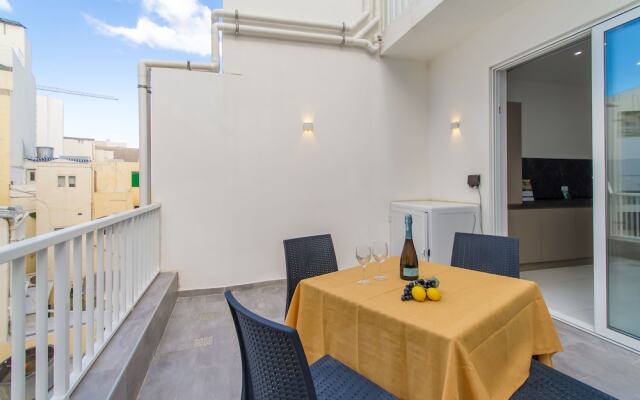 Central  1bdr Apt 50 mts by the Sea Gzira