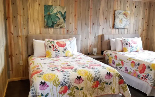 Bluff Gardens Cabins
