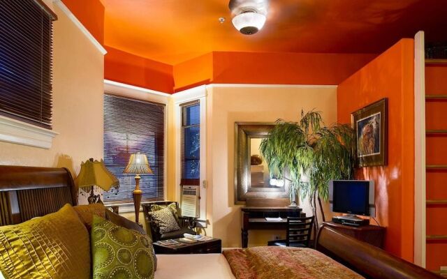 The Big Blue House - Tucson Boutique Inn