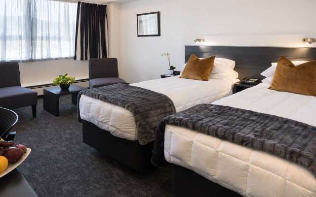 Bay Plaza Hotel