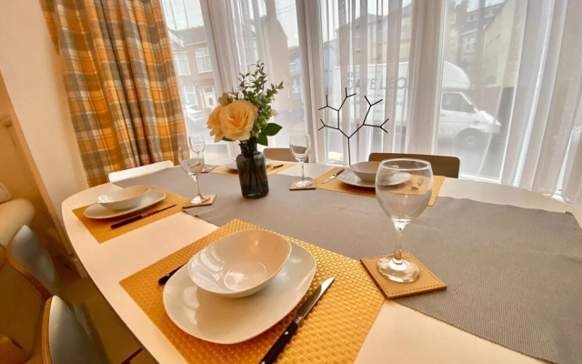 Blackpool Abode - Buttercup Suite