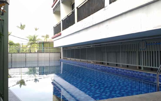 Comfortable and Stylish Studio at Beverly Dago Apartment By Travelio – Pool – Bandung