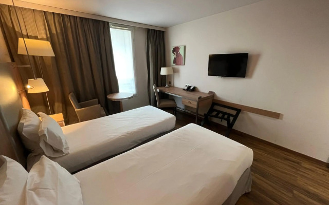 Peninsula All-Suite Hotel by Dream Resorts