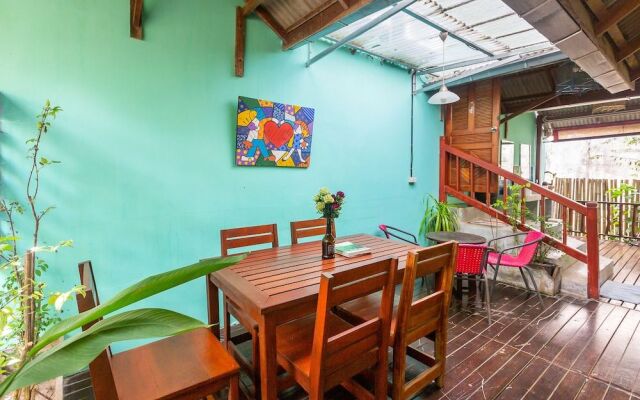 Fandee House Hostel - Adults Only