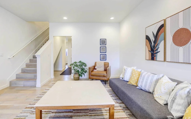 Beautiful Townhome - Steps to Downtown Boise!