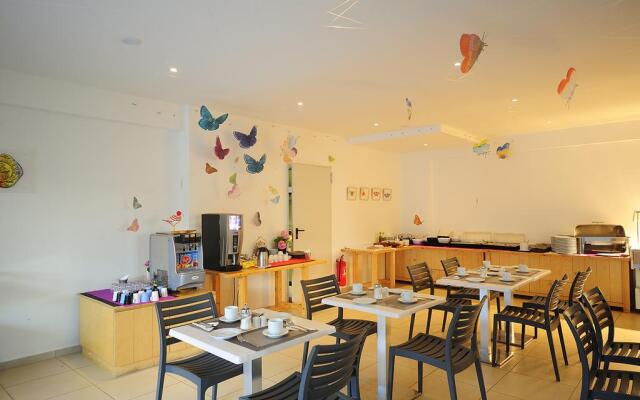 Maravel Star Art Hotel