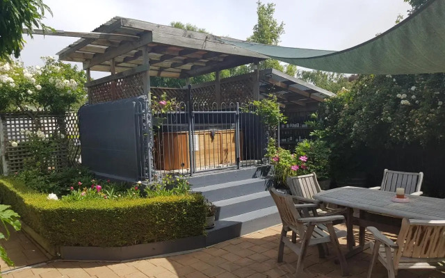 Olde Millhouse B&B & Cycle Hire