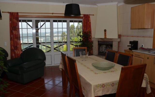 House With 2 Bedrooms in Vila Nova de Famalicão, With Wonderful Lake V