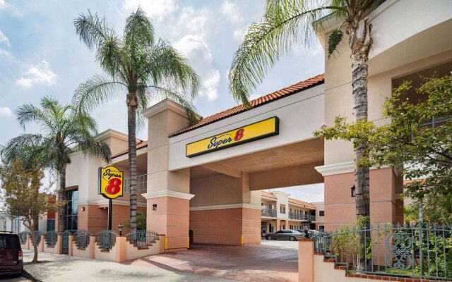 Super 8 by Wyndham North Hollywood