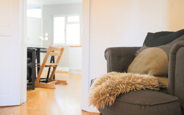 Cosy Flat in Great Location by Station