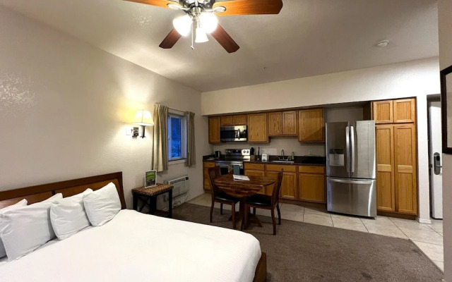 Canyon Plaza Premier Studios and Apts