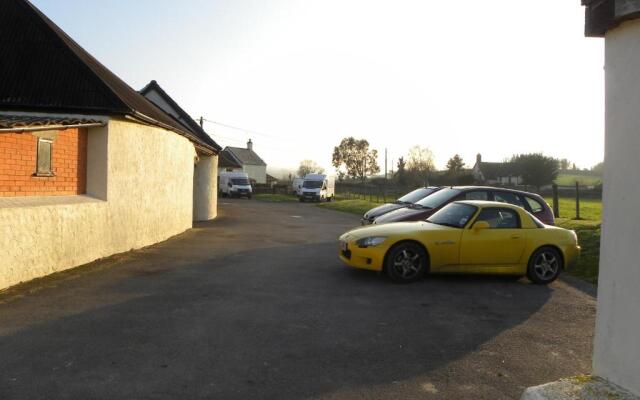 Court Farm Holiday Bungalows Ltd