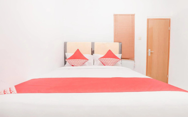 Super OYO 160 Lontar Residence