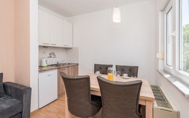 Apartment Gabriel 220m From the Beach