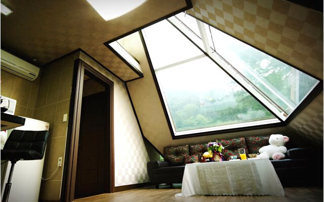 Hoengseong Pyramid Pension