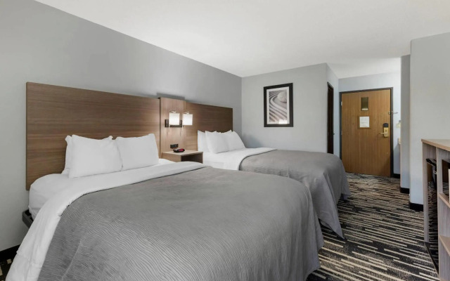 Quality Inn Chesterton near Indiana Dunes National Park I-94