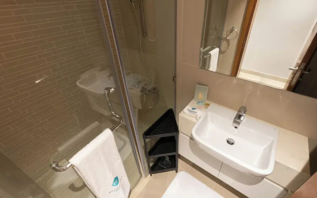 Bloomfields Premium STU Canal View