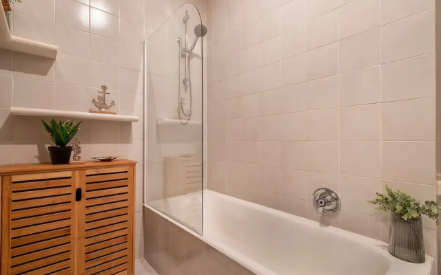 Sardinia RE - Lilium Central Flat