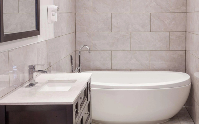 Knights Inn - Kingston ON