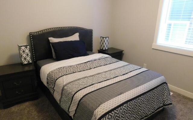 Three-Bedroom House with Balcony #33 Sunalta Downtown